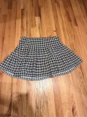 Candie's Black and White Houndstooth Circle Skirt